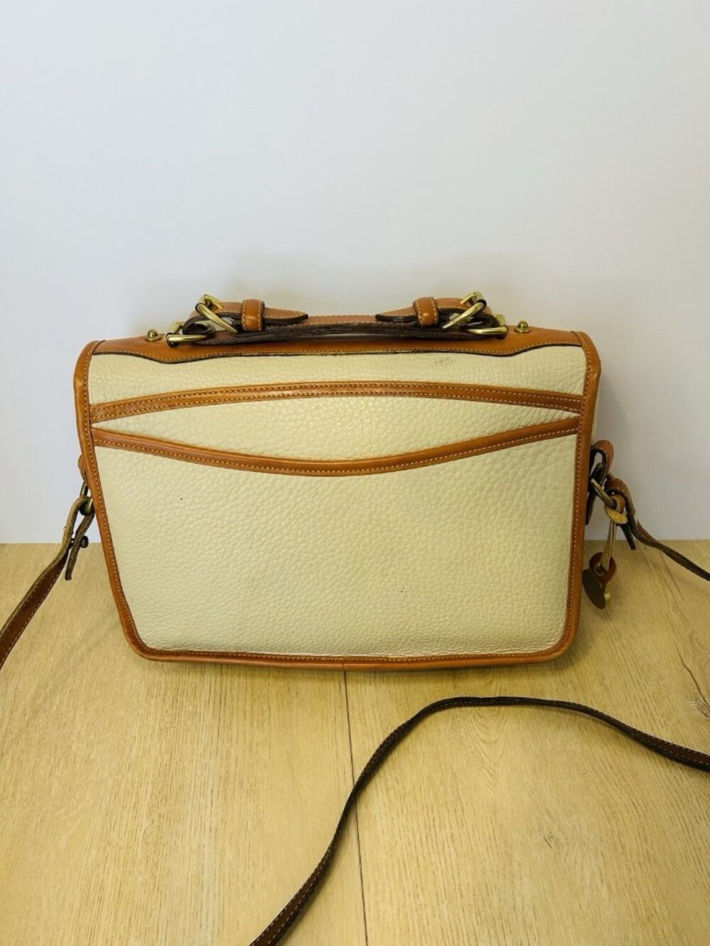 1990s Dooney & Bourke 701 CARRIER Shoulder Bag Tan Cream Vintage Collection RARE - Picture 4 of 15